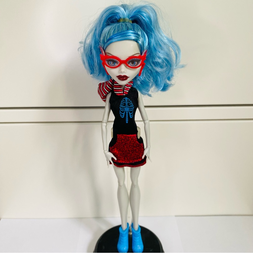 Monster High Basic Travel G1 Ghoulia Yelps Doll
